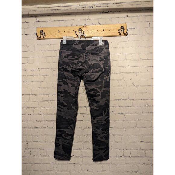 Nwot Levi's 711 camo skinny pants 26 * - Picture 2 of 3